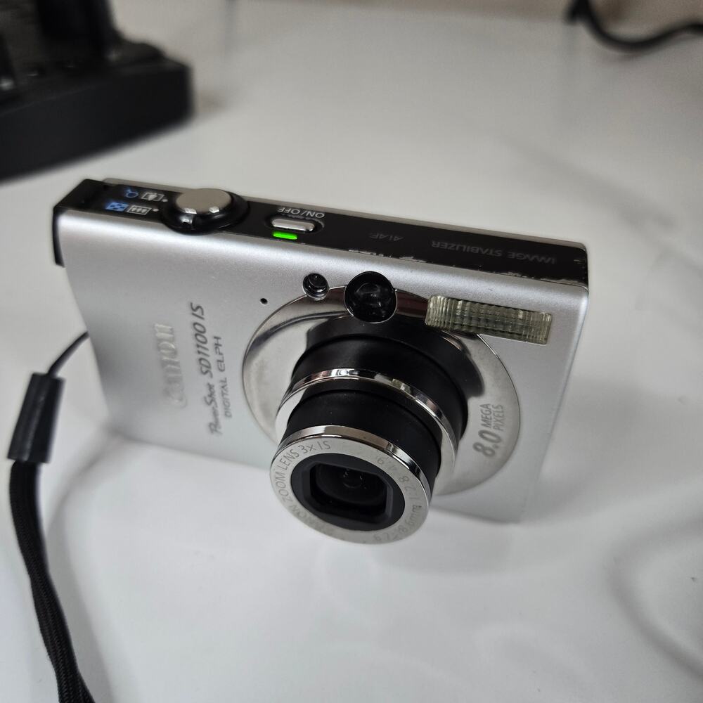 Canon Power Shot SD1100 IS Compact Digital Camera Silver - Picture 8 of 10